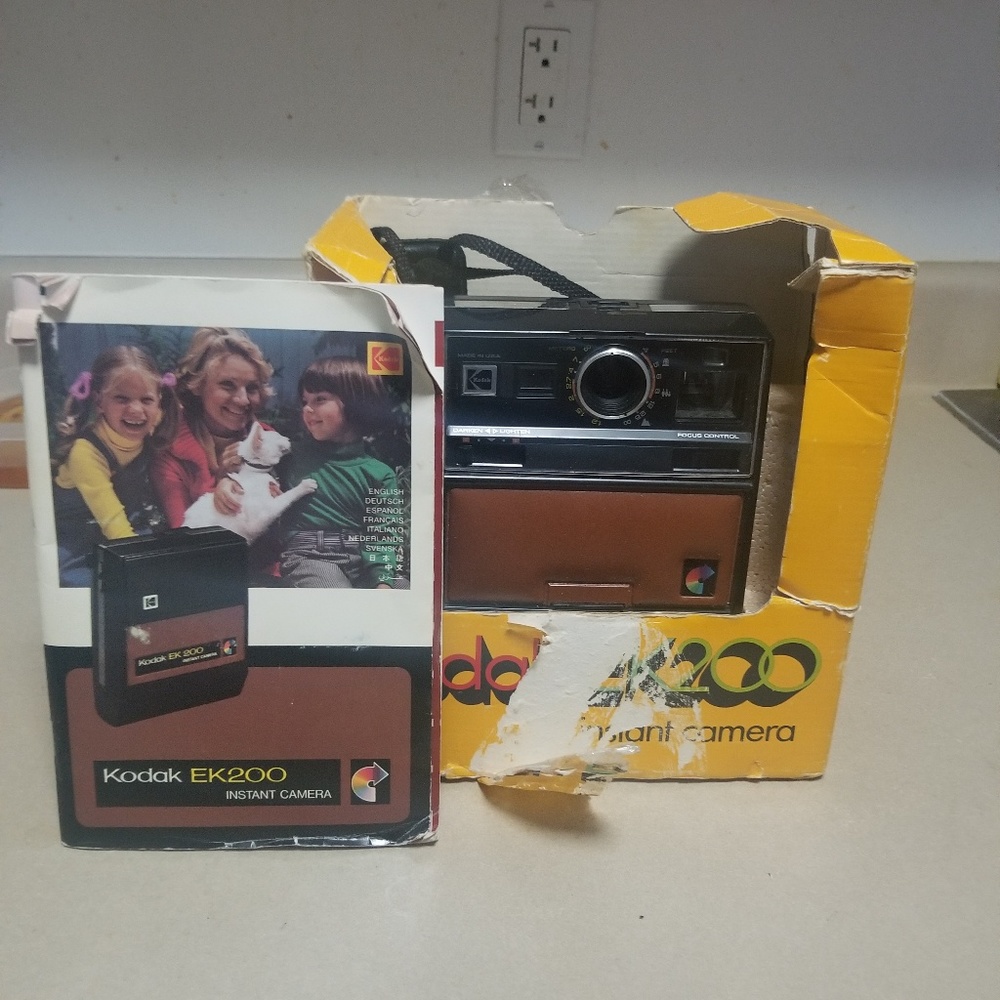 Kodak Ek200 instant camera
